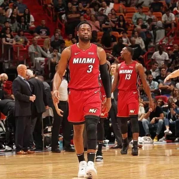 禁区爆射破门，39岁胡尔克达成生涯500球里程碑（39岁胡尔克禁区重炮得分，职业生涯进球数突破500大关）