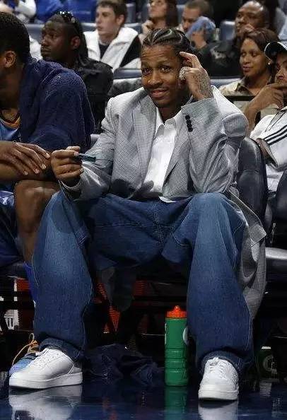 穆雷砍50+且投篮命中率超75%场次，后卫领域仅次于乔丹（单场50+且命中率75%以上的场次，穆雷在后卫中仅逊乔丹）