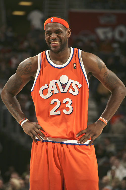 拜仁官方：后卫博埃因病缺席与斯图加特的比赛（拜仁通报：博埃因病无缘对阵斯图加特）