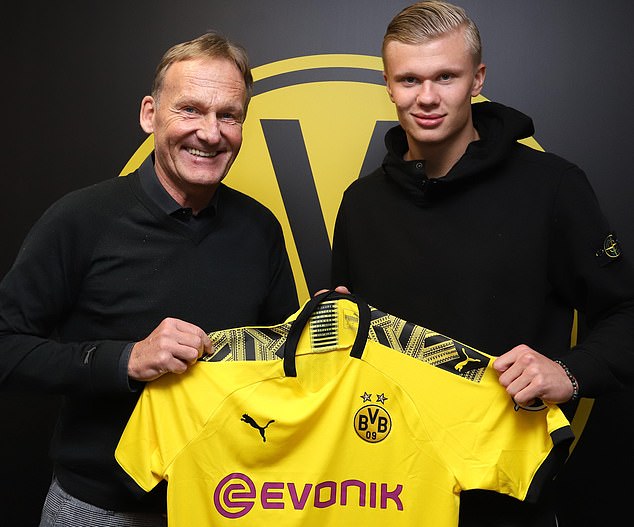 荣获马德里足协颁发的体育传奇奖，托雷斯晒图感谢马德里足协（托雷斯获颁马德里足协体育传奇奖，晒图致谢）