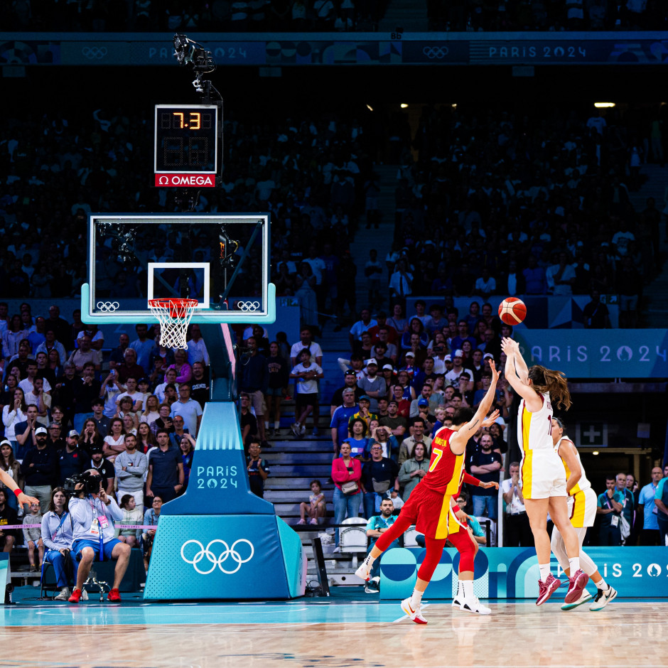 卡利亚里主帅：我在球员时代盯防过C罗，那真是令人激动（卡利亚里主帅回忆球员时期：曾盯防C罗，对决令人兴奋）