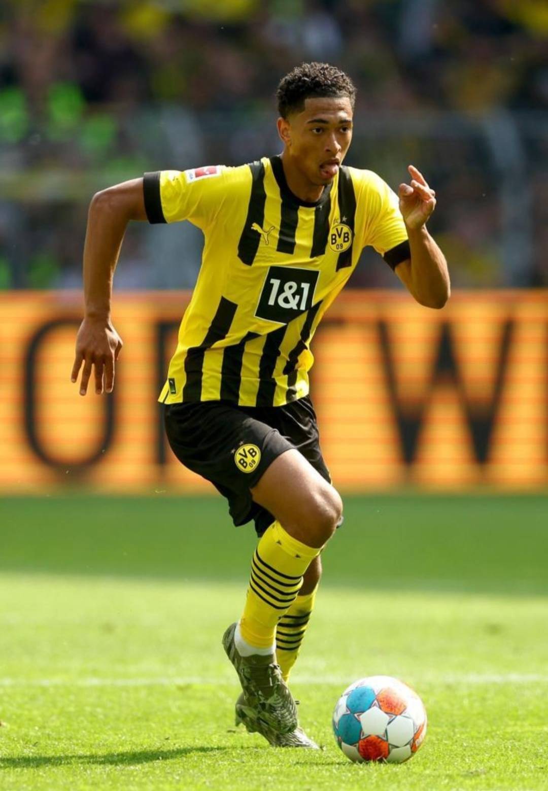 法尔克：拜仁最高可能向于帕开出税前2000万欧的年薪加奖金（法尔克：拜仁最高或向于帕提供税前2000万欧年薪加奖金）