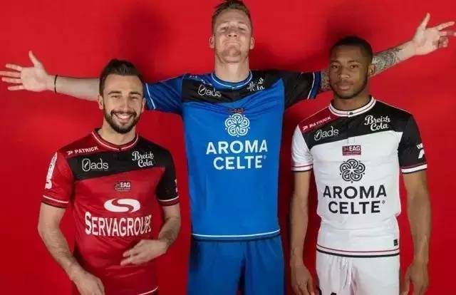 利物浦传奇人物认为萨拉赫在红军的生涯已经“结束了”，因为他“11个月的表现糟透了”。（利物浦名宿：萨拉赫红军生涯或已终结，近11个月表现低迷）