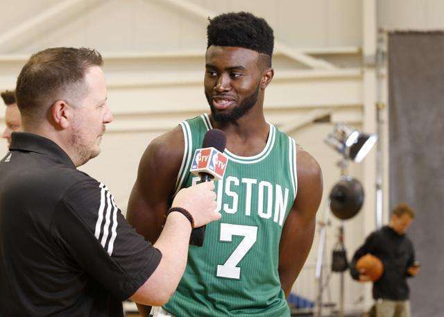 VAR准确地因姆巴佩的手球取消了皇马的一个进球（VAR确认姆巴佩手球，皇马进球被判无效）