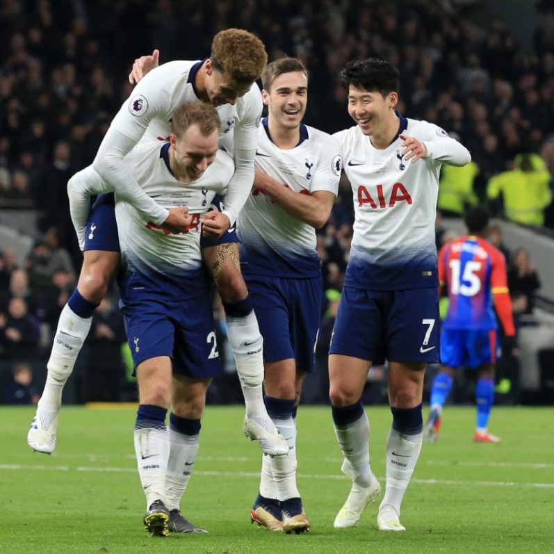 TA：孔帕尼相较图赫尔谦逊很多，不会对高层、球员评头论足（TA：孔帕尼较图赫尔更谦逊，不会对高层和球员指指点点）