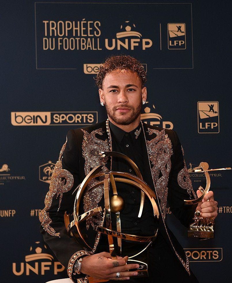 海港亚冠终零封！破2394天魔咒，陈威11次神扑，对手两中门柱（海港亚冠迎来零封，2394天魔咒终解！陈威11次神勇扑救，对手两次击中门柱）